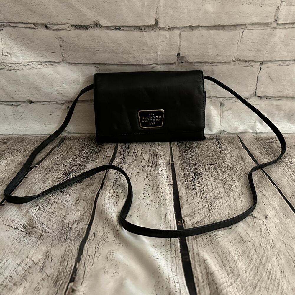 C22 Wilsons Leather Black Crossbody Wallet